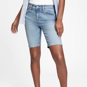 Gap 9" Mid Rise Denim Bermuda Shorts With Washwell™